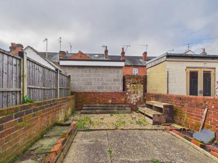 2 bedroom Terraced House to let in Cranbury Road, Reading, RG30