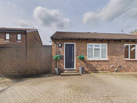2 bedroom Bungalow for sale in Camden Place, Calcot, Reading, RG31