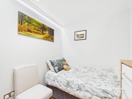 2 bedroom Bungalow for sale in Camden Place, Calcot, Reading, RG31