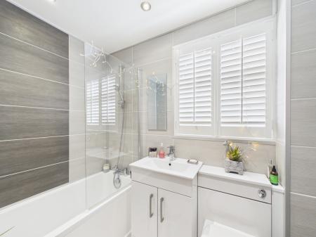 2 bedroom Bungalow for sale in Camden Place, Calcot, Reading, RG31