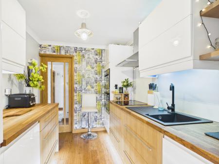 2 bedroom Bungalow for sale in Camden Place, Calcot, Reading, RG31