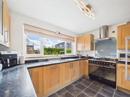 4 bedroom Detached house for sale in Hawkesbury Drive, Calcot, Reading, RG31