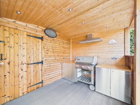 4 bedroom Detached house for sale in Hawkesbury Drive, Calcot, Reading, RG31