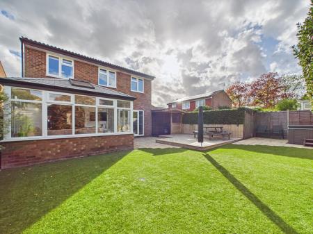 4 bedroom Detached house for sale in Hawkesbury Drive, Calcot, Reading, RG31