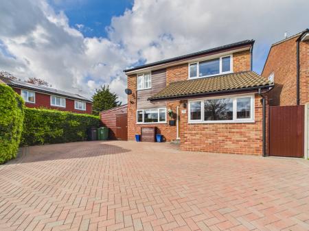 4 bedroom Detached house for sale in Hawkesbury Drive, Calcot, Reading, RG31