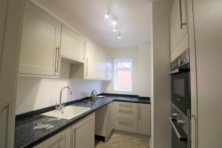 2 bedroom Maisonette to let in Horseshoe Road, Pangbourne, RG8