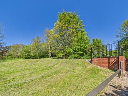 2 bedroom End of terrace house for sale in Tay Road, Tilehurst, Reading, RG30