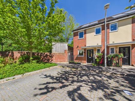 2 bedroom End of terrace house for sale in Tay Road, Tilehurst, Reading, RG30