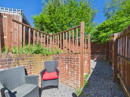 2 bedroom End of terrace house for sale in Tay Road, Tilehurst, Reading, RG30