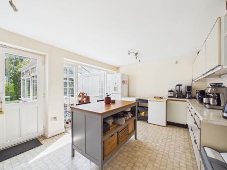 4 bedroom Detached house for sale in Trelleck Road, Coley, Reading, RG1