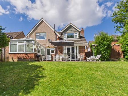 4 bedroom Detached house for sale in Trelleck Road, Coley, Reading, RG1