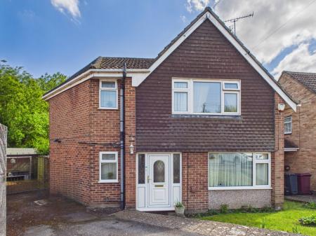 4 bedroom Detached house for sale in Trelleck Road, Coley, Reading, RG1
