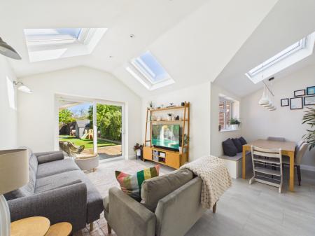 4 bedroom Detached house for sale in City Road, Tilehurst, Reading, RG31