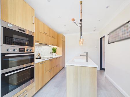 4 bedroom Detached house for sale in City Road, Tilehurst, Reading, RG31