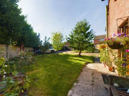 2 bedroom Semi-detached house for sale in Clarence Way, Calcot, Reading, RG31