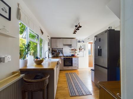 2 bedroom Semi-detached house for sale in Clarence Way, Calcot, Reading, RG31