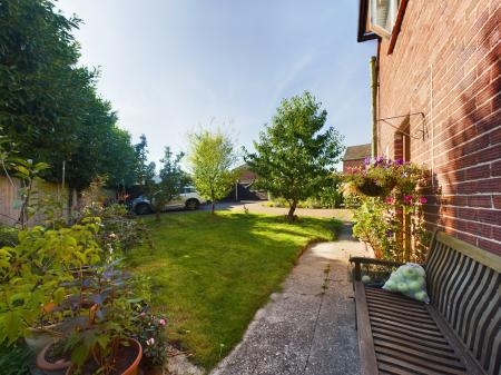 2 bedroom Semi-detached house for sale in Clarence Way, Calcot, Reading, RG31