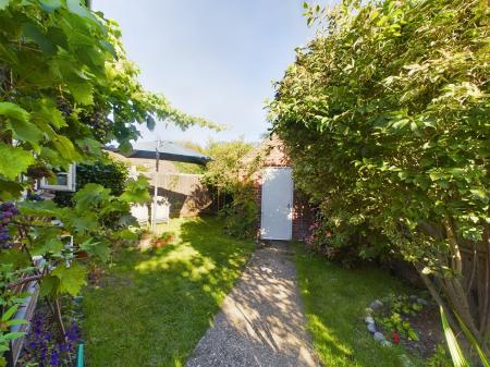 2 bedroom Semi-detached house for sale in Clarence Way, Calcot, Reading, RG31