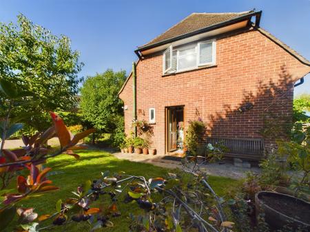 2 bedroom Semi-detached house for sale in Clarence Way, Calcot, Reading, RG31