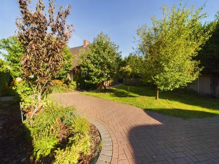 2 bedroom Semi-detached house for sale in Clarence Way, Calcot, Reading, RG31