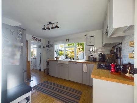 2 bedroom Semi-detached house for sale in Clarence Way, Calcot, Reading, RG31
