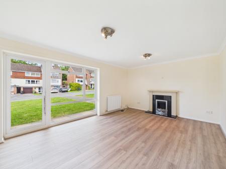 3 bedroom Flat for sale in Robin Way, Tilehurst, Reading, RG31