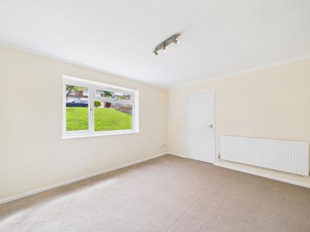 3 bedroom Flat for sale in Robin Way, Tilehurst, Reading, RG31