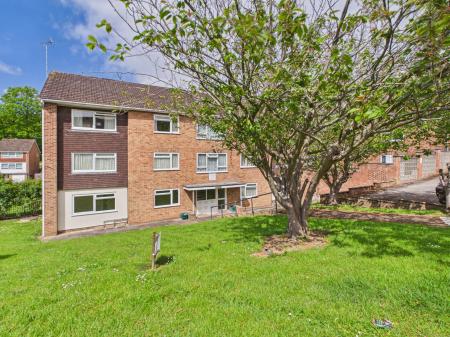 3 bedroom Flat for sale in Robin Way, Tilehurst, Reading, RG31