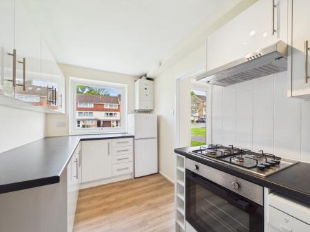 3 bedroom Flat for sale in Robin Way, Tilehurst, Reading, RG31