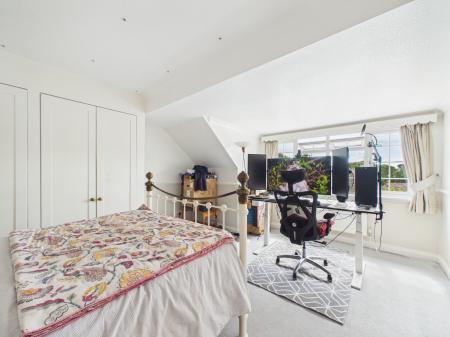 4 bedroom Detached house for sale in Fairway Avenue, Tilehurst, Reading, RG30