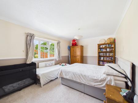 4 bedroom Detached house for sale in Fairway Avenue, Tilehurst, Reading, RG30
