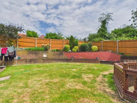 4 bedroom Detached house for sale in Fairway Avenue, Tilehurst, Reading, RG30