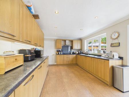 4 bedroom Detached house for sale in Fairway Avenue, Tilehurst, Reading, RG30