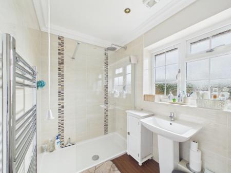 4 bedroom Detached house for sale in Fairway Avenue, Tilehurst, Reading, RG30