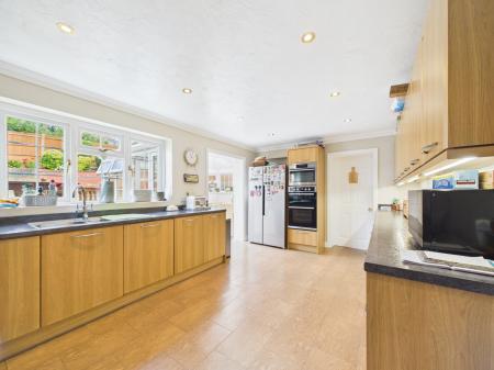 4 bedroom Detached house for sale in Fairway Avenue, Tilehurst, Reading, RG30
