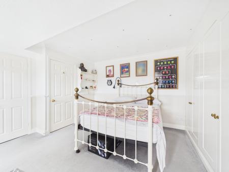 4 bedroom Detached house for sale in Fairway Avenue, Tilehurst, Reading, RG30