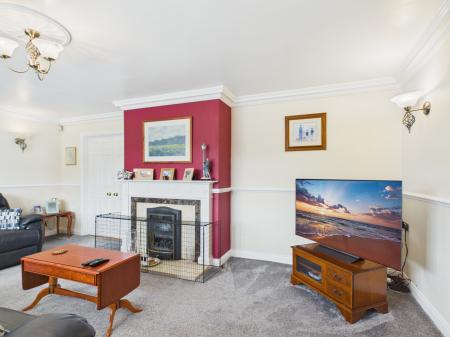 4 bedroom Detached house for sale in Fairway Avenue, Tilehurst, Reading, RG30