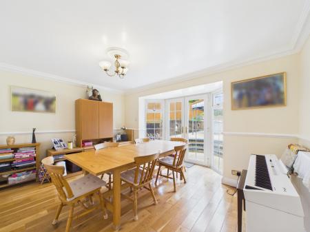 4 bedroom Detached house for sale in Fairway Avenue, Tilehurst, Reading, RG30