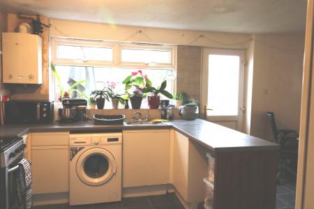 3 bedroom Terraced House to let in Circuit Lane, Reading, RG30