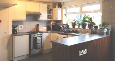 3 bedroom Terraced House to let in Circuit Lane, Reading, RG30