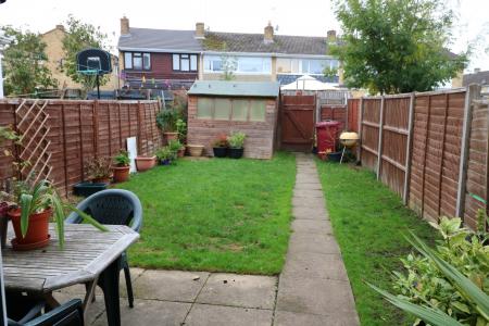 3 bedroom Terraced House to let in Circuit Lane, Reading, RG30