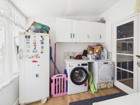 4 bedroom End of terrace house for sale in Armour Road, Tilehurst, Reading, RG31