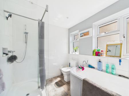 4 bedroom End of terrace house for sale in Armour Road, Tilehurst, Reading, RG31