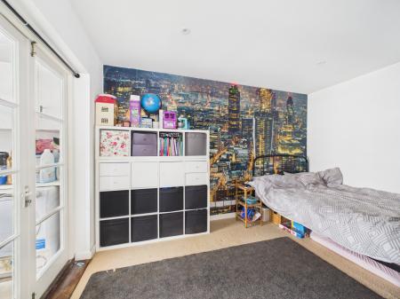 4 bedroom End of terrace house for sale in Armour Road, Tilehurst, Reading, RG31