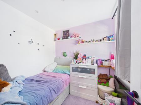 4 bedroom End of terrace house for sale in Armour Road, Tilehurst, Reading, RG31