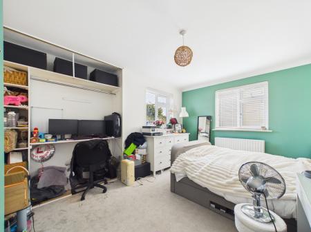 4 bedroom End of terrace house for sale in Armour Road, Tilehurst, Reading, RG31
