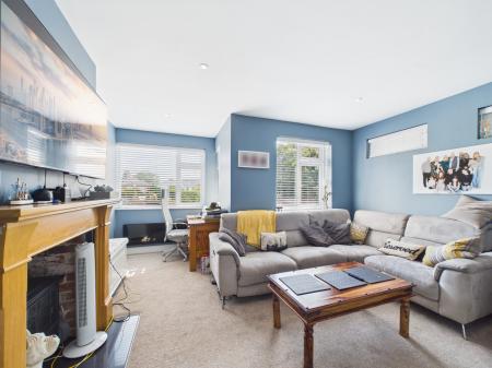 4 bedroom End of terrace house for sale in Armour Road, Tilehurst, Reading, RG31