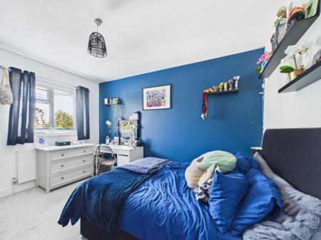4 bedroom End of terrace house for sale in Armour Road, Tilehurst, Reading, RG31