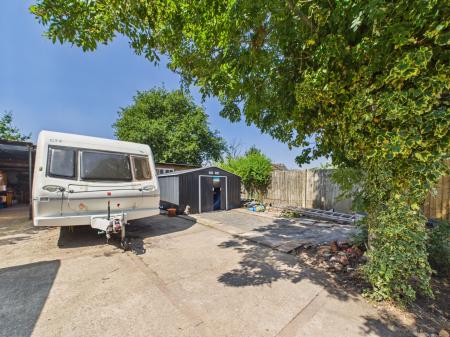 4 bedroom End of terrace house for sale in Armour Road, Tilehurst, Reading, RG31