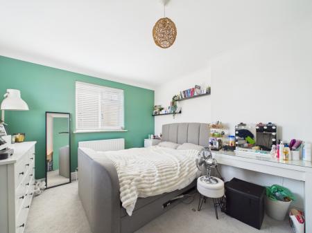 4 bedroom End of terrace house for sale in Armour Road, Tilehurst, Reading, RG31
